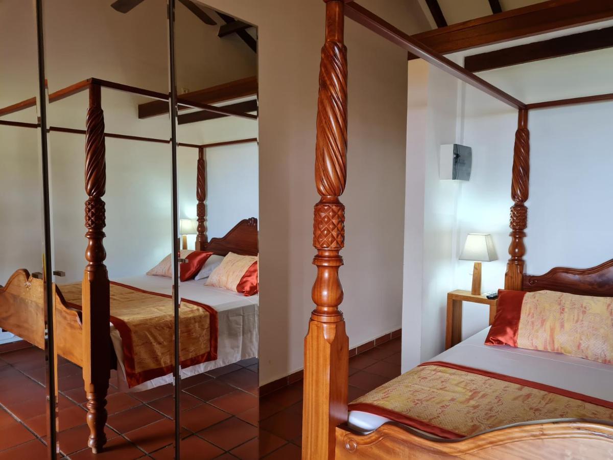 Chambre D'Hotes "Villa Rayon Vert" Десе Екстериор снимка